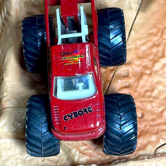 Cyborg - Picture 2 of 3